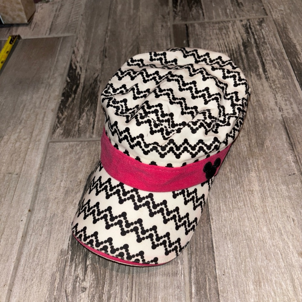 Disney world parks Mickey Mouse black zig zag design flat top and small stain